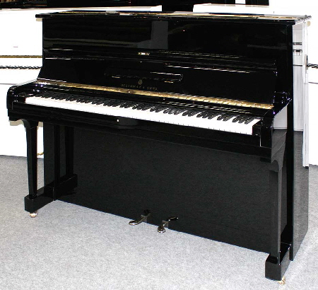Klavier-Steinway-Z-schwarz-1-a